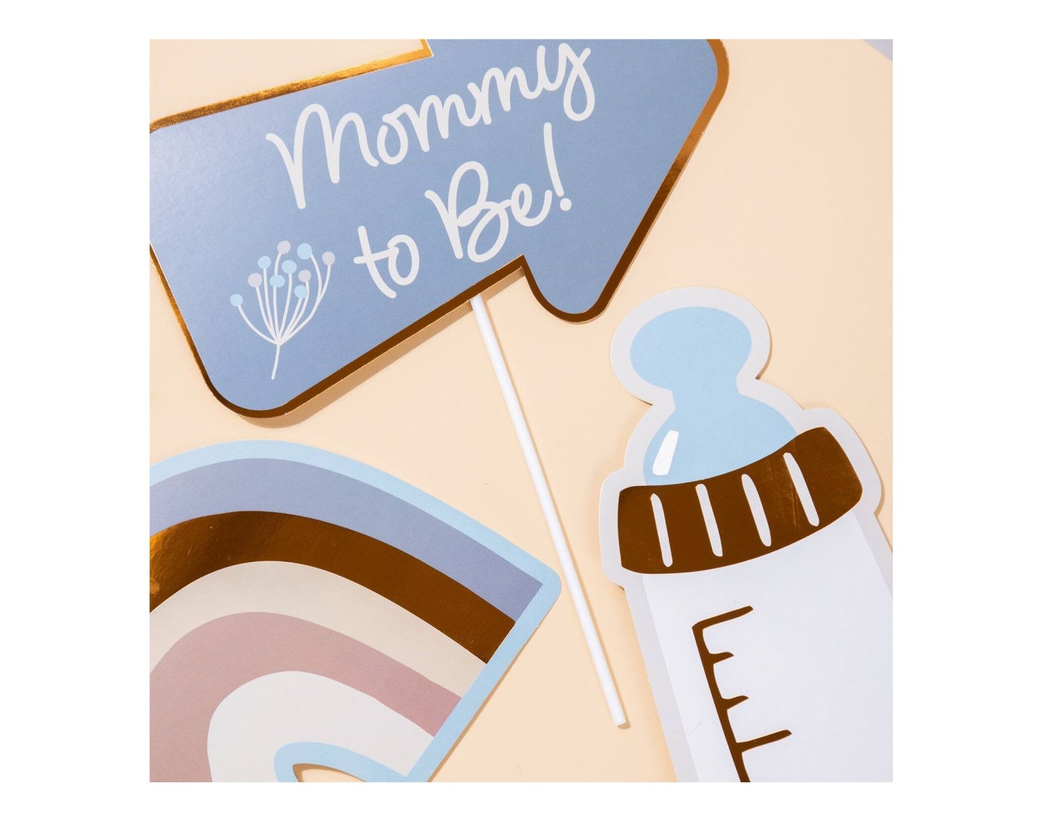 Σετ με photo props για πάρτυ με θέμα το baby shower σε κρεμ και μπλε αποχρώσεις με λεπτομέρειες χρυσοτυπίας