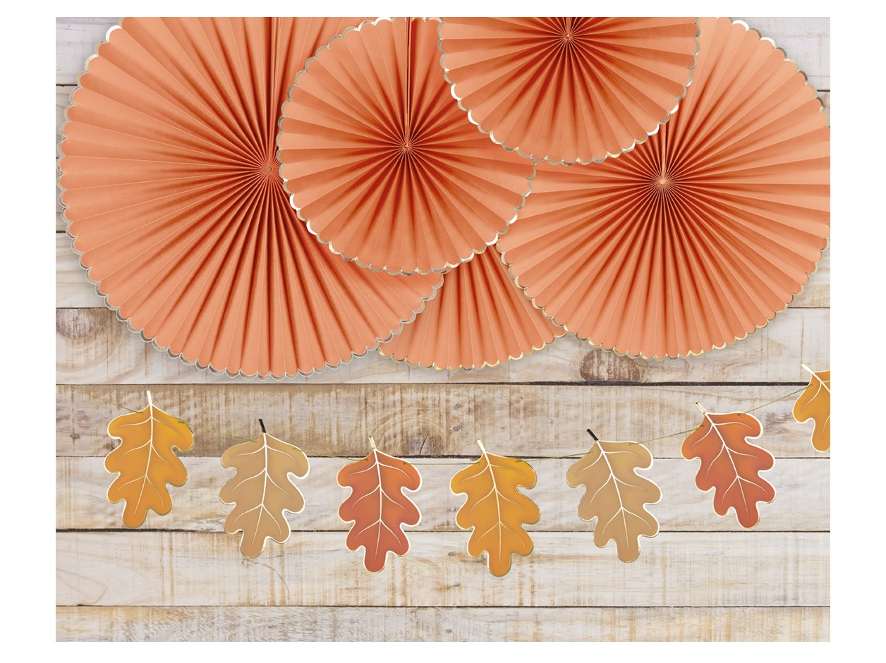 Διακόσμηση για πάρτυ με θέμα τα φθινοπωρινά φύλλα σε γιρλάντα