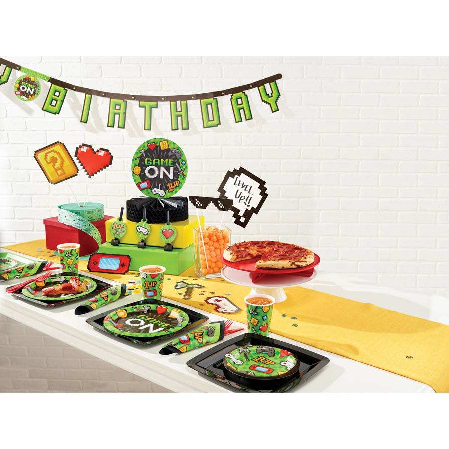 Game on party table decoration