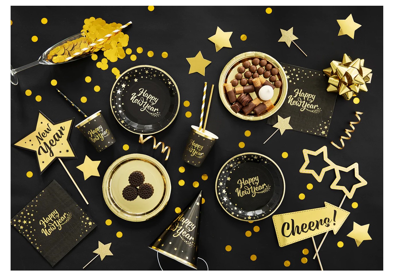 Μαύρα χάρτινα πιάτα Happy New Year με χρυσά αστεράκια