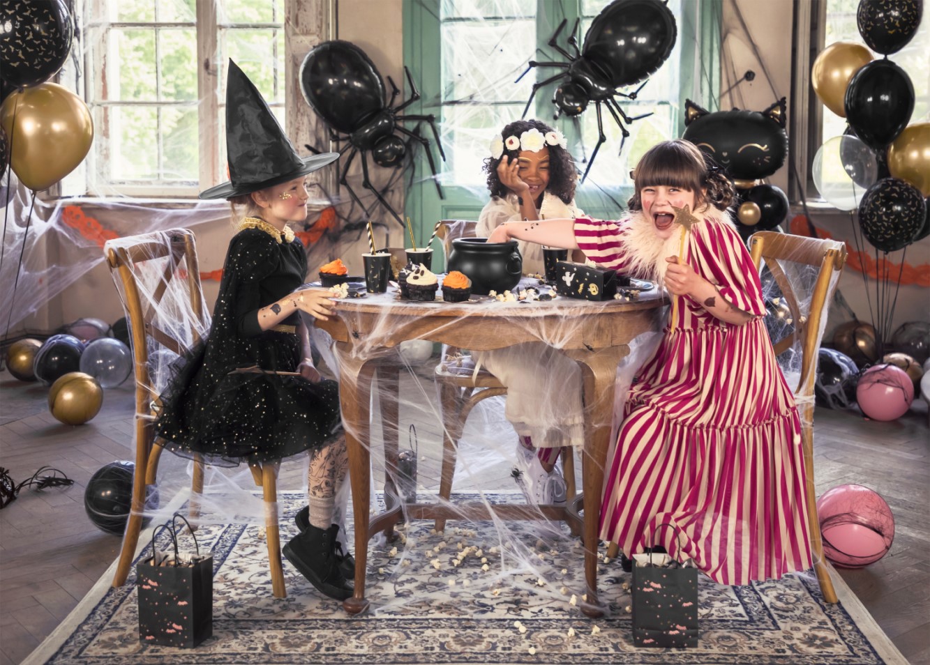 Κουτάκια τύπου ποπ κορν με τα πλάσματα του Halloween