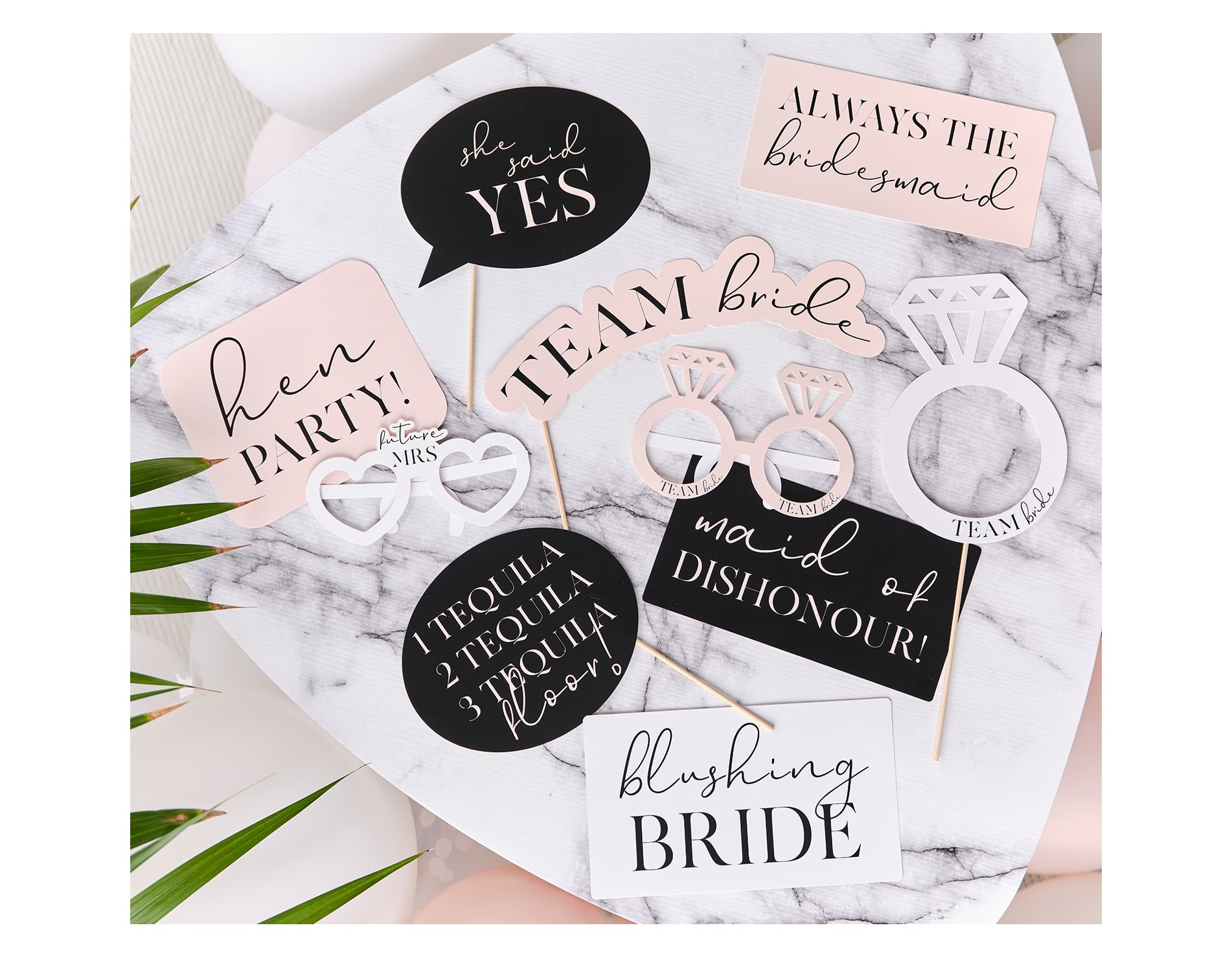 Photo props για bachelorette party σε ροζ, μαύρο και άσπρο χρώμα