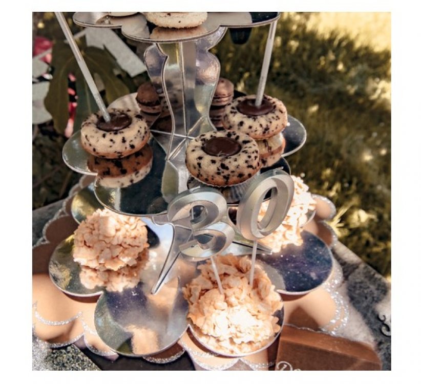 Silver cupcake stand for the candy bar
