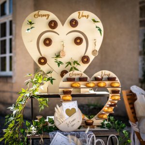 Servez Vous Heart Shaped Wooden Wall Stand (60cm)