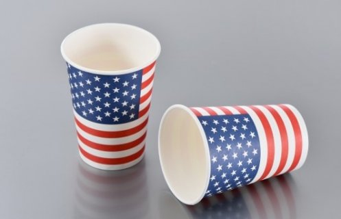 Paper cups of 270ml with the American flag