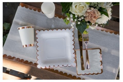 Luxurious beverage napkins in white color with scalloped design and rose gold foiled edging