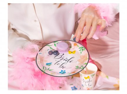 Small paper plates for a bachelorette party theme with Bride to be and flowers print