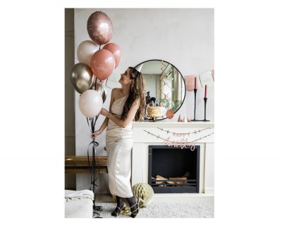 Decorative garland for a birthday party from the Creme Rose party collection