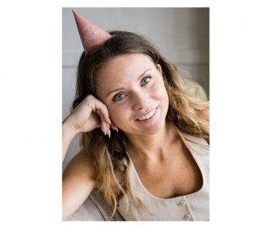 Mini party hats in creme and rose color with Happy Birthday print