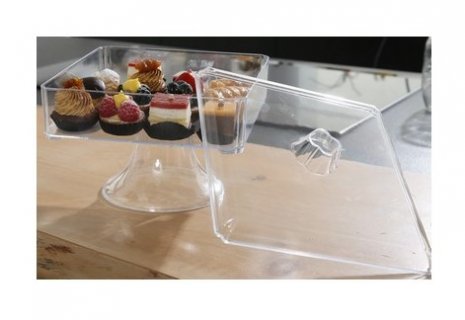 Plastic reuasble square shape cake stand with lid for the candy bar