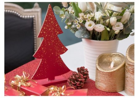 Wooden centerpiece for table decoration in the shape of a Christmas tree with stars