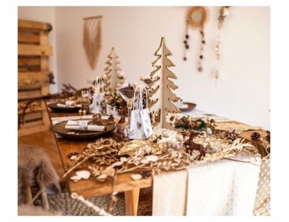 A stylish wooden tree for your Christmas centerpiece table decoration