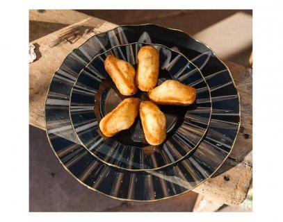 Small reusable plates in blue color from the Elegance party collection