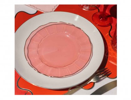 Small reusable plates in pink color from the Elegance party collection