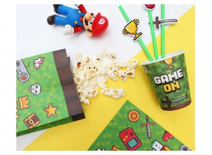 Green paper straws for a Gaming theme party
