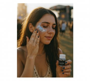 Gel with glitter in silver color for face painting