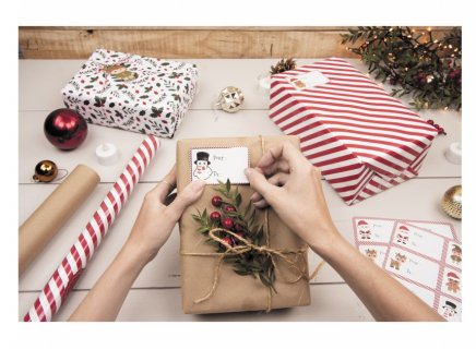 Wrapping paper for Christmas gifts with the mistletoes design