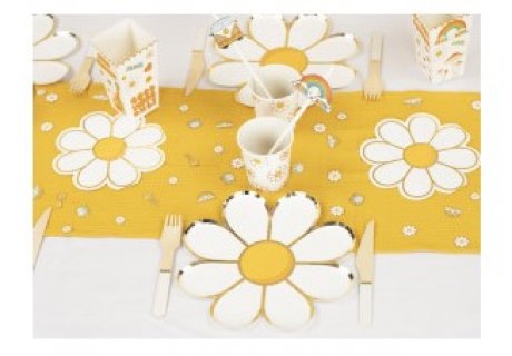 Large paper plates in the shape of a daisy with gold foiled details