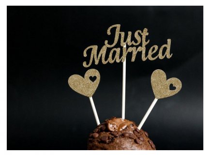 Gold decorative picks with hearts and Just Married letters for the wedding party