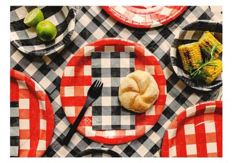 Towel napkins with checkered design in black color