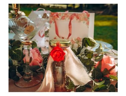 Decorative wooden pegs with red roses