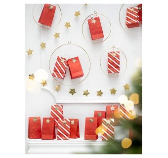 Κόκκινα χάρτινα σακουλάκια με αυτοκόλλητα χρυσά αστέρια για ημερολόγιο Χριστουγέννων