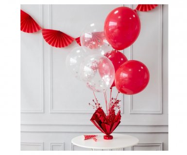 Σύνθεση για το τραπέζι με μπαλόνια σε κόκκινο χρώμα