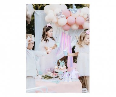 Paper cups in pastel colors with gold bows design