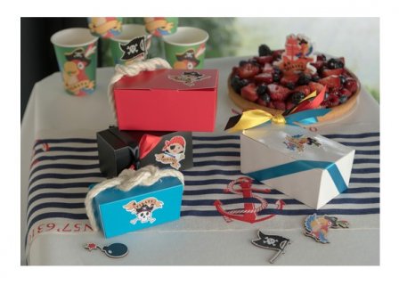 Wooden table confetti for a Pirate theme party decoration