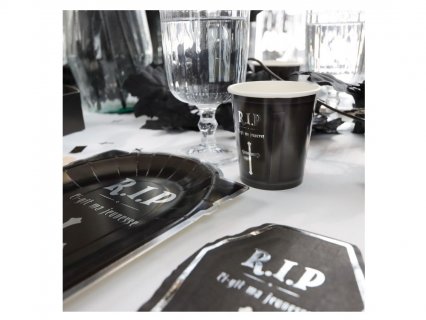 Paper cups in black color with silver foiled details for a birthday party