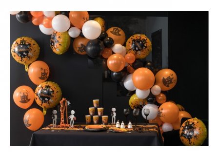 Balloon garland with the Haunted House theme for a Halloween theme party