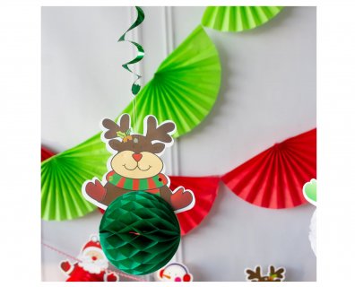 Green hanging swirl decoration with the Reindeer honeycomb ball
