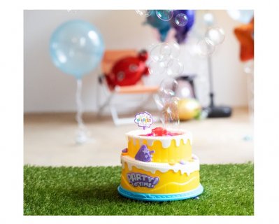 Bubble machine in the shape of a birthday cake for special effects at your party