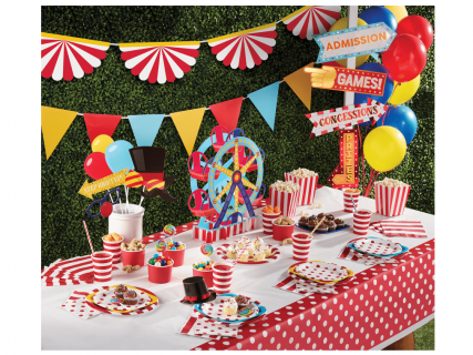 Welcome decoration kit for a circus party theme