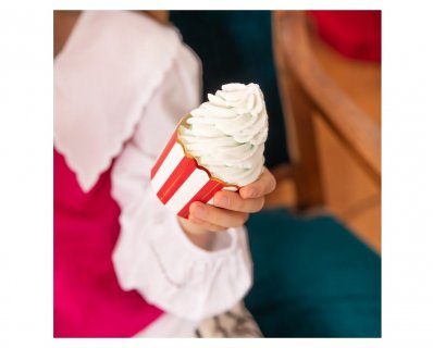 Κόκκινες διακοσμητικές θήκες για cupcakes σε 2 σχέδια για τα Χριστούγεννα