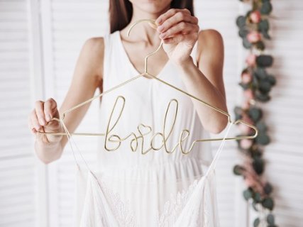 gold-metallic-hanger-bride-wedding-accessories-wi1019