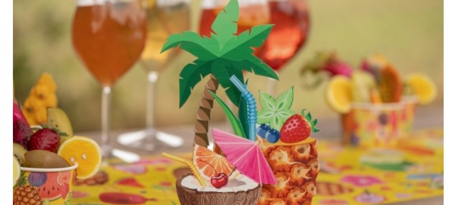 Tropical cocktail wooden centerpiece table decoration
