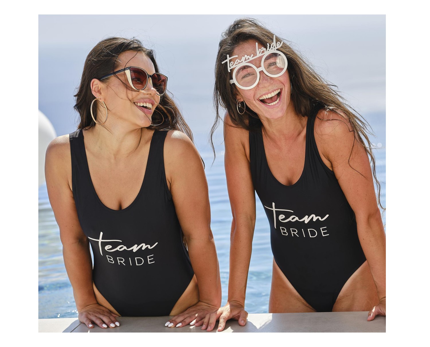 Άσπρα γυαλιά με τα γράμματα Team Bride για bachelorette party