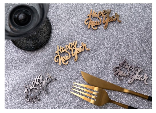 Ξύλινα κομφετί για το τραπέζι της Πρωτοχρονιάς σε χρυσό και ασημί χρώμα με το λεκτικό Happy New Year
