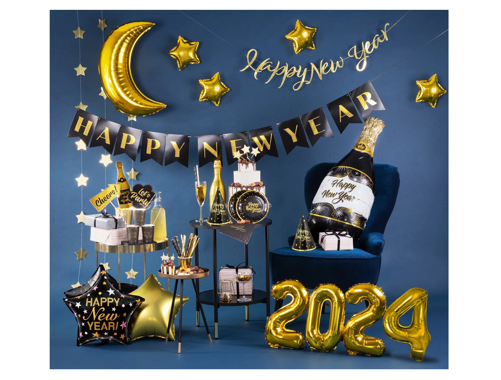 Χρυσή γιρλάντα με τα γράμματα Happy New Year για την Πρωτοχρονιά